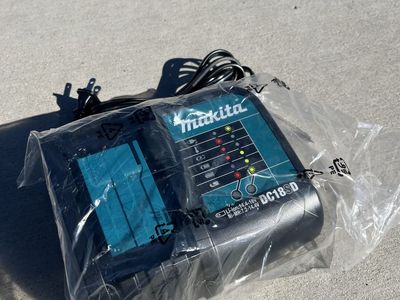 Makita 18V Battery Charger