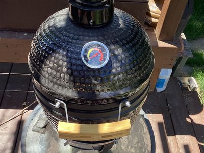 Kamado style ceramic smoker and grill