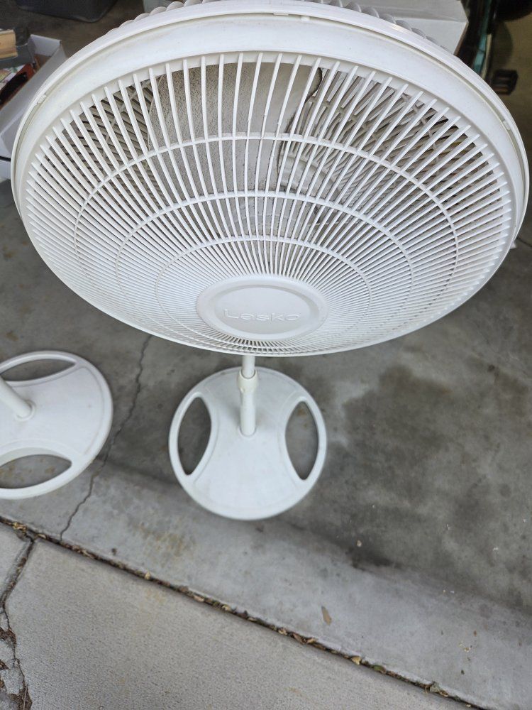 Lasko 18" Oscillating Pedestal Fan - 3 Speed, Adjustable Height, White