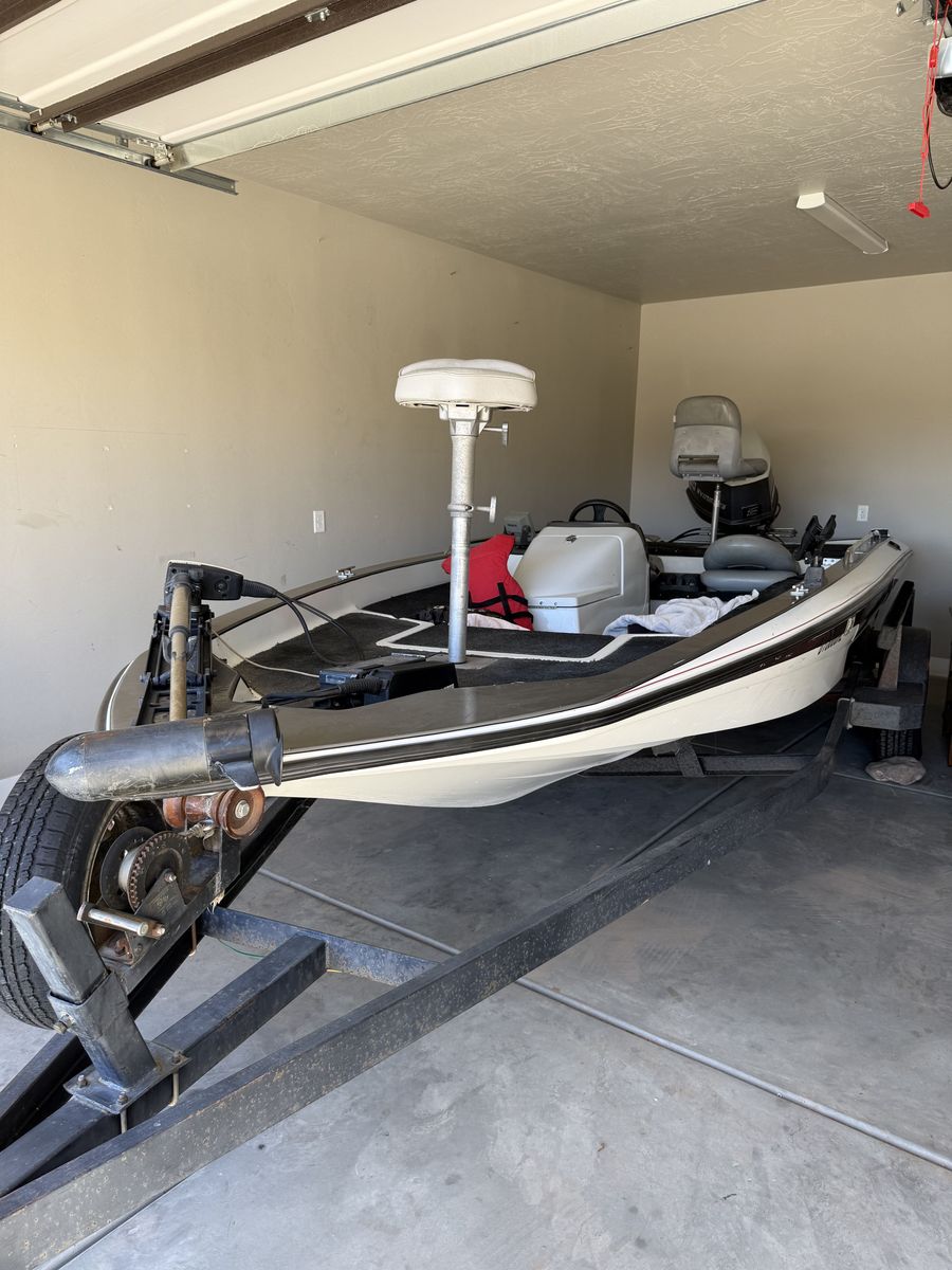 Speed Boat w/Trolling Motor