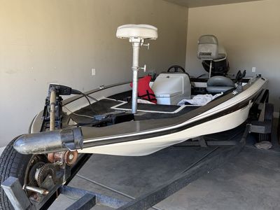 Speed Boat w/Trolling Motor