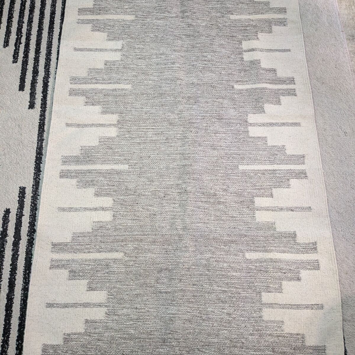La Cima Handwoven Accent Rug
