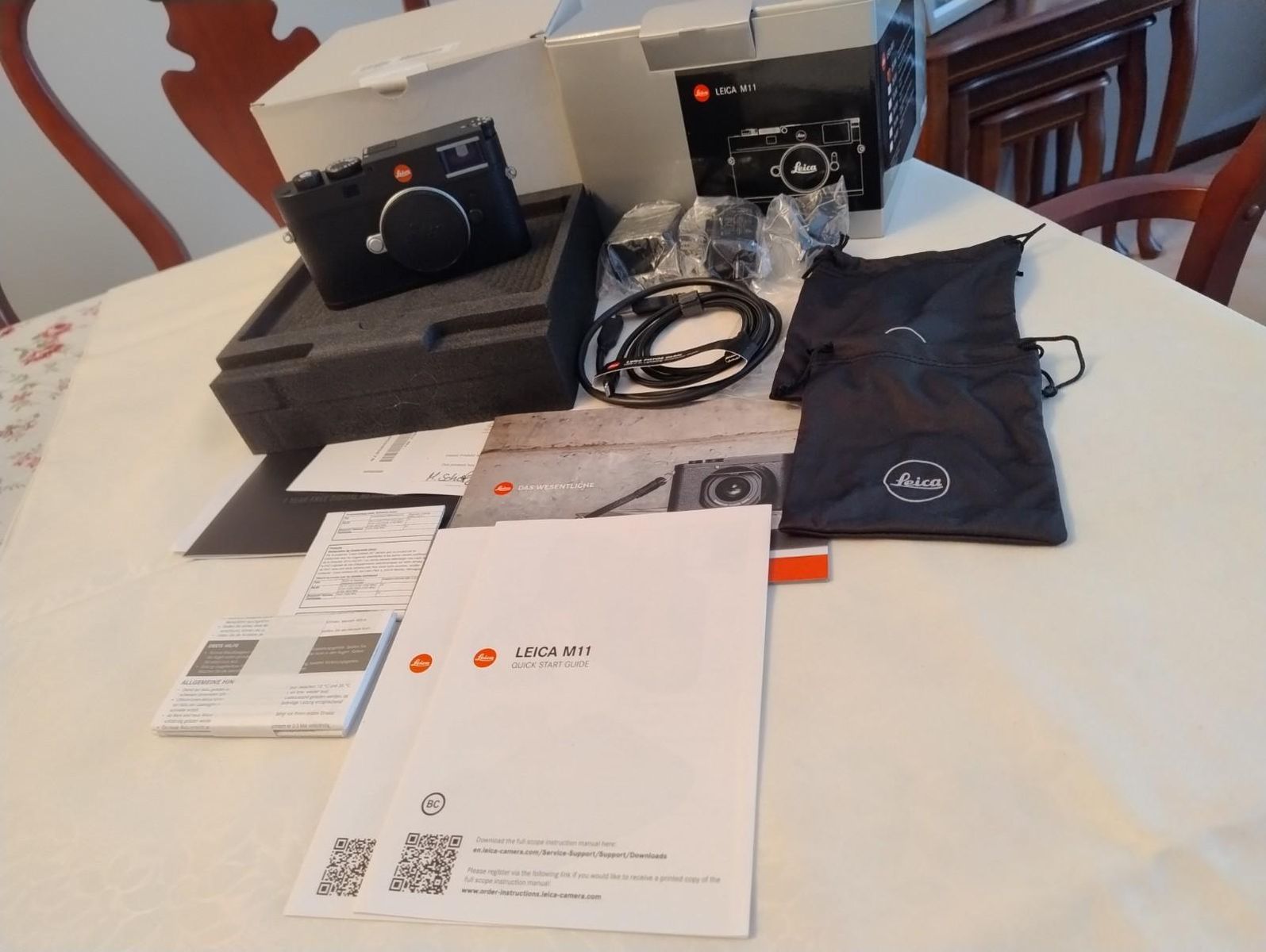 Leica M11 60.3MP Rangefinder Camera MINT (Black 20200) LIKE NEW