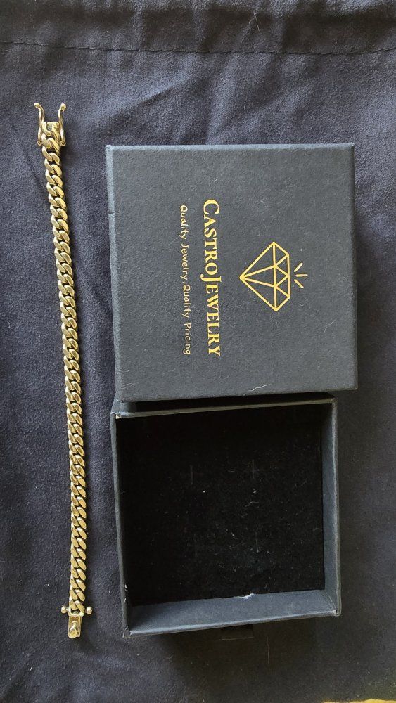 CUBAN LINK  BRACELET 2500 CASH