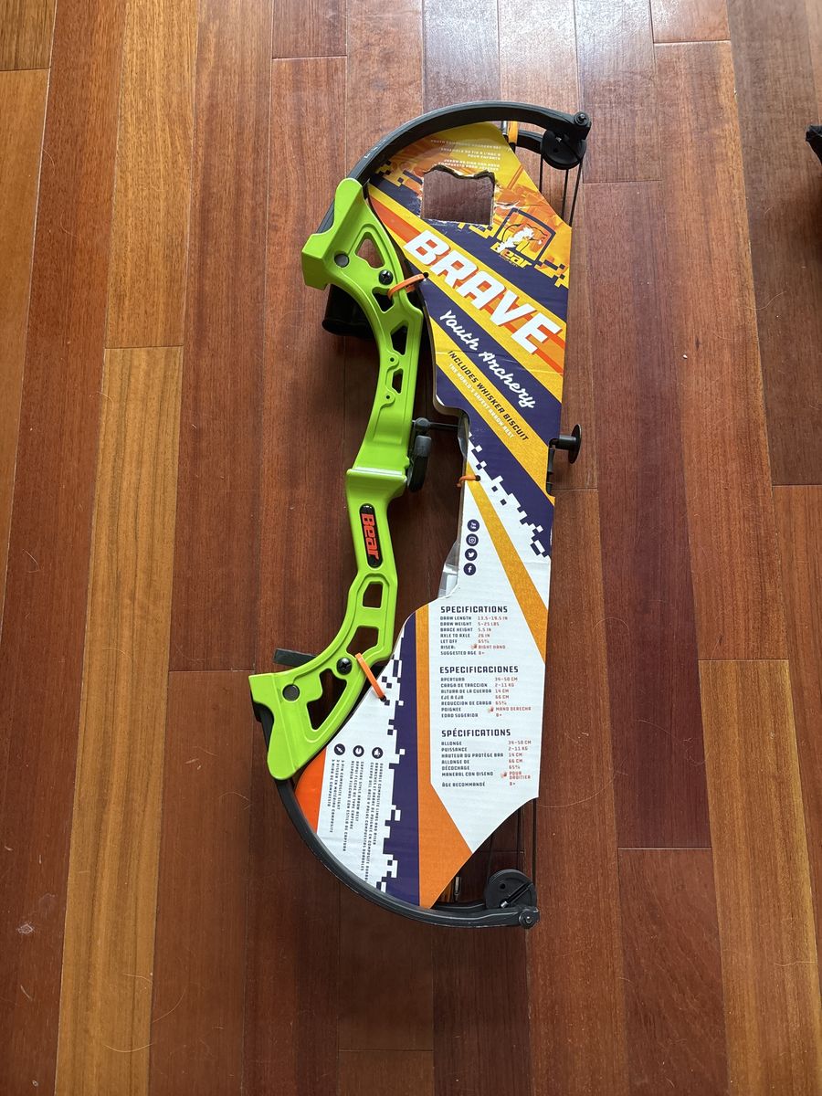 Bear Brave Youth Archery Bow, 13.5-19.5" Draw, 5-25 lbs Draw Weight, Right Hand, New
