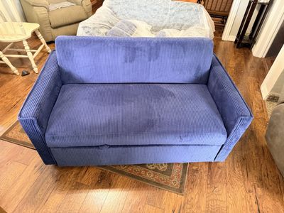 Futon couch with pull out
