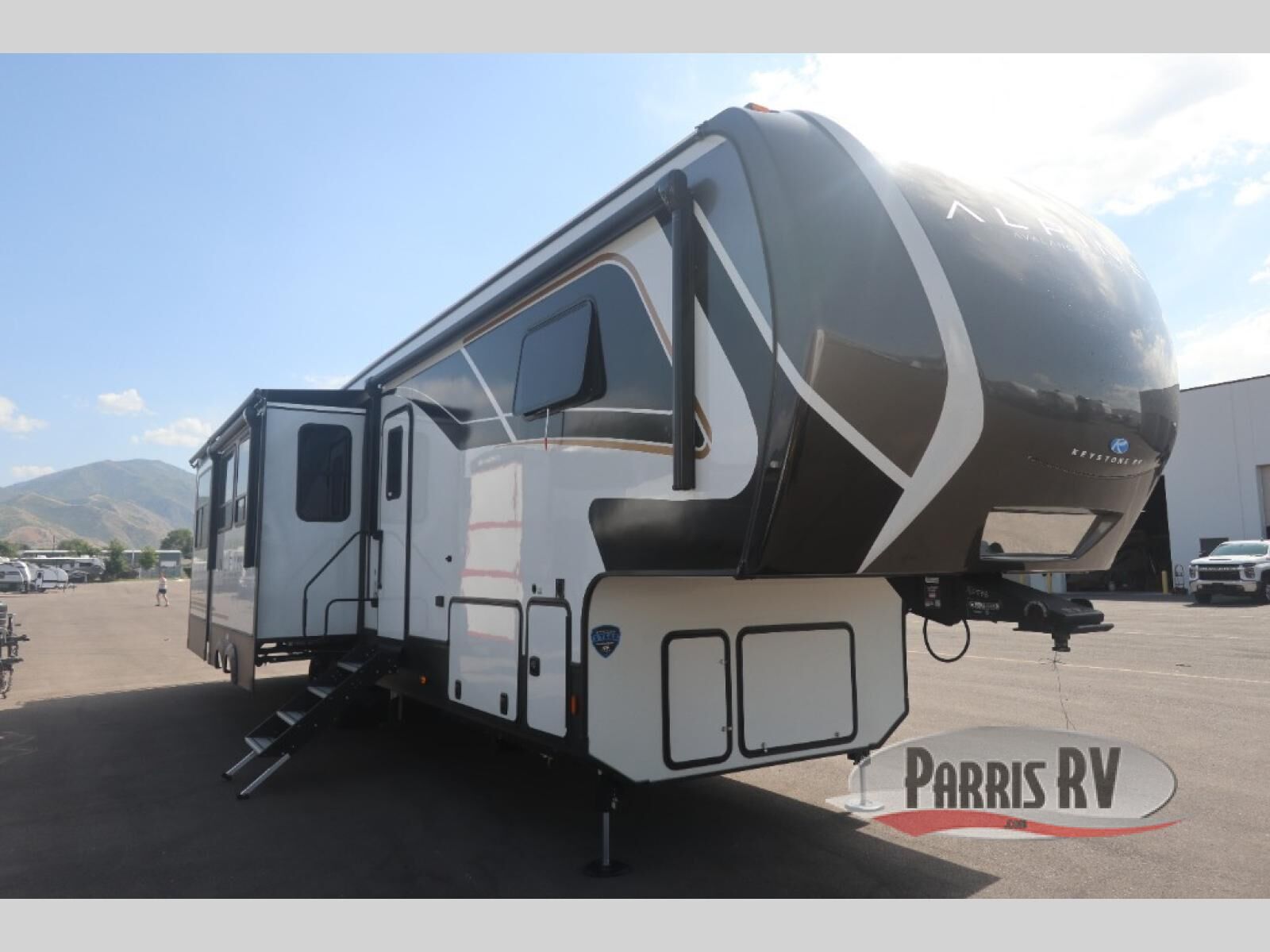 New 2025 Keystone RV Alpine Avalanche Edition 366LS