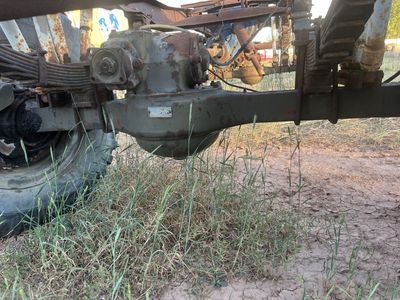 Rockwell 2.5 Ton Axle Assembly with Leaf Springs and Suspension Components