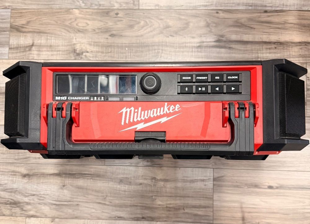 Milwaukee 2950-20 Radio
