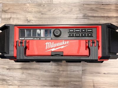 Milwaukee 2950-20 Radio