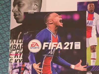 PS4 FIFA 21 (LIKE NEW)