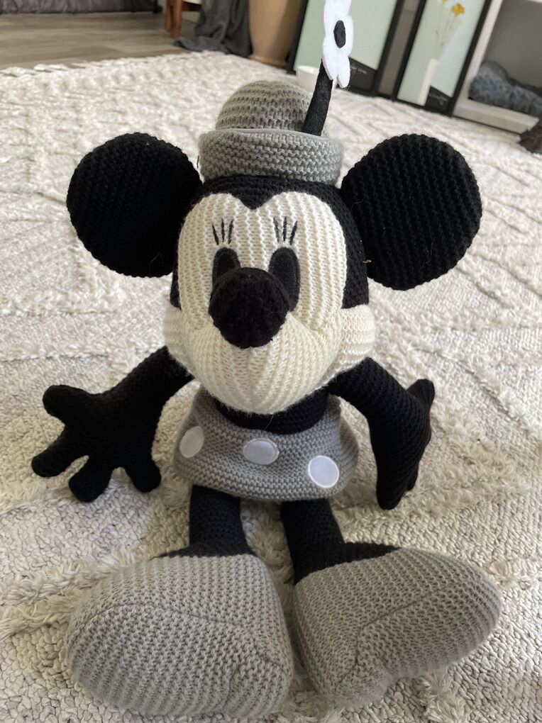 Disney Minnie Mouse Crochet plush Limited Edition