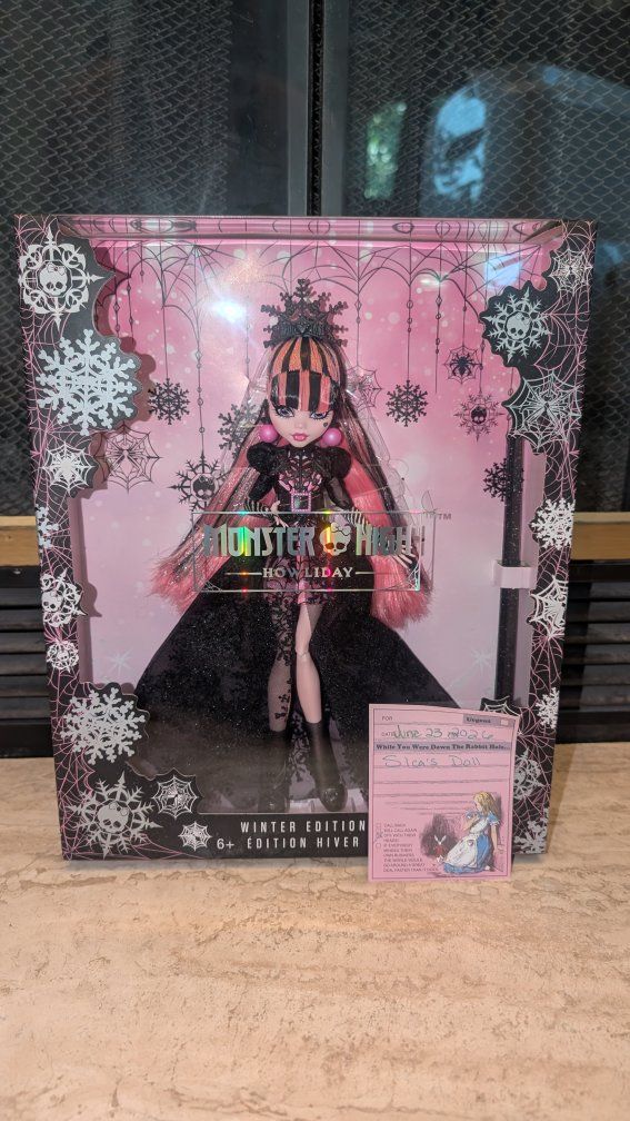 Monster High Howliday Winter Edition Draculaura Doll - Brand New in Box (NIB)