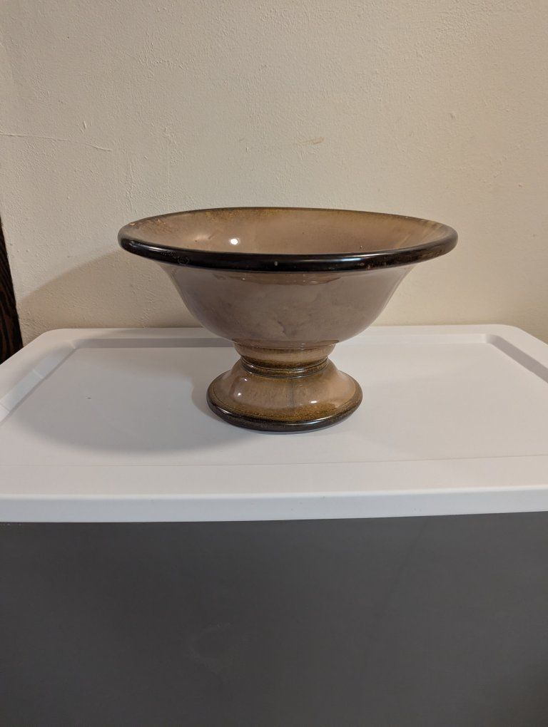 Large pedestal bowl