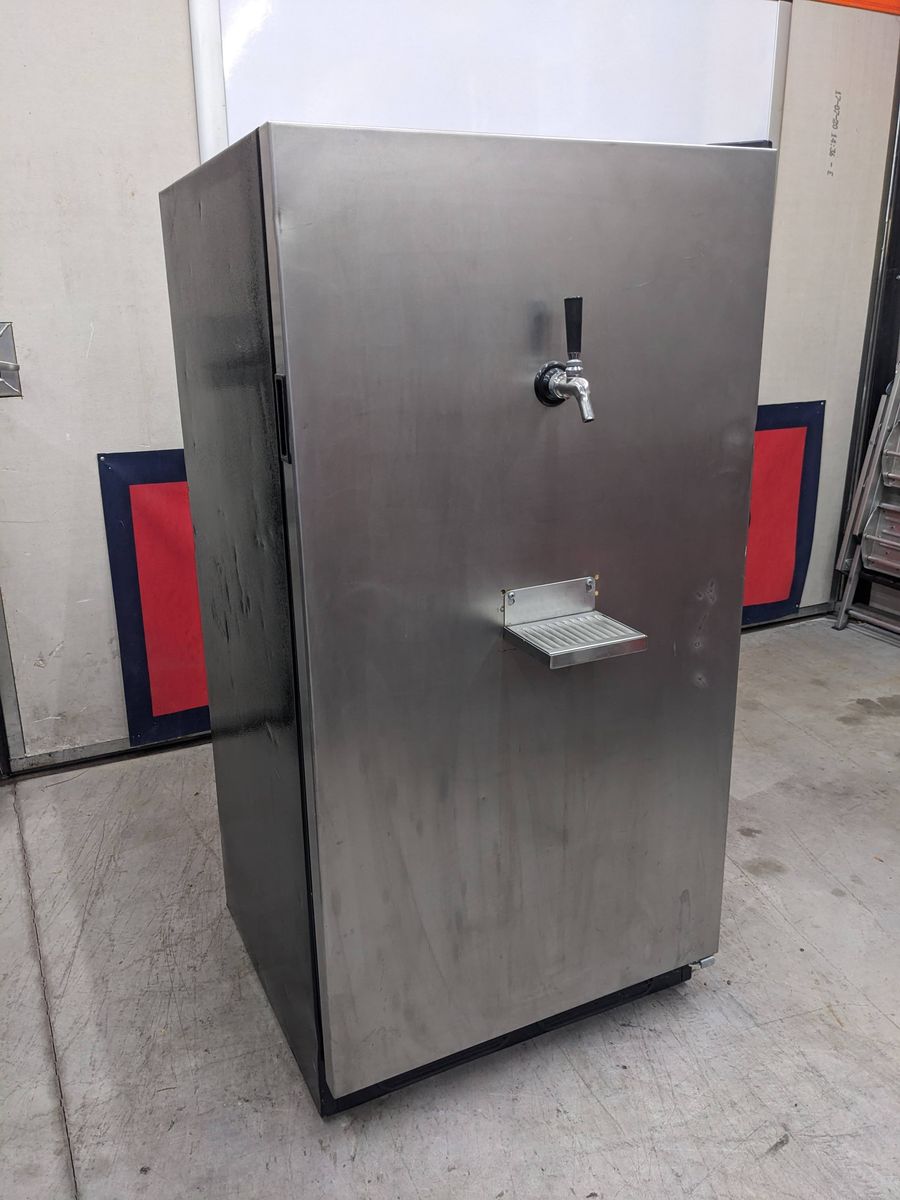 Kegerator beer fridge with kegs, Co2 and regulator