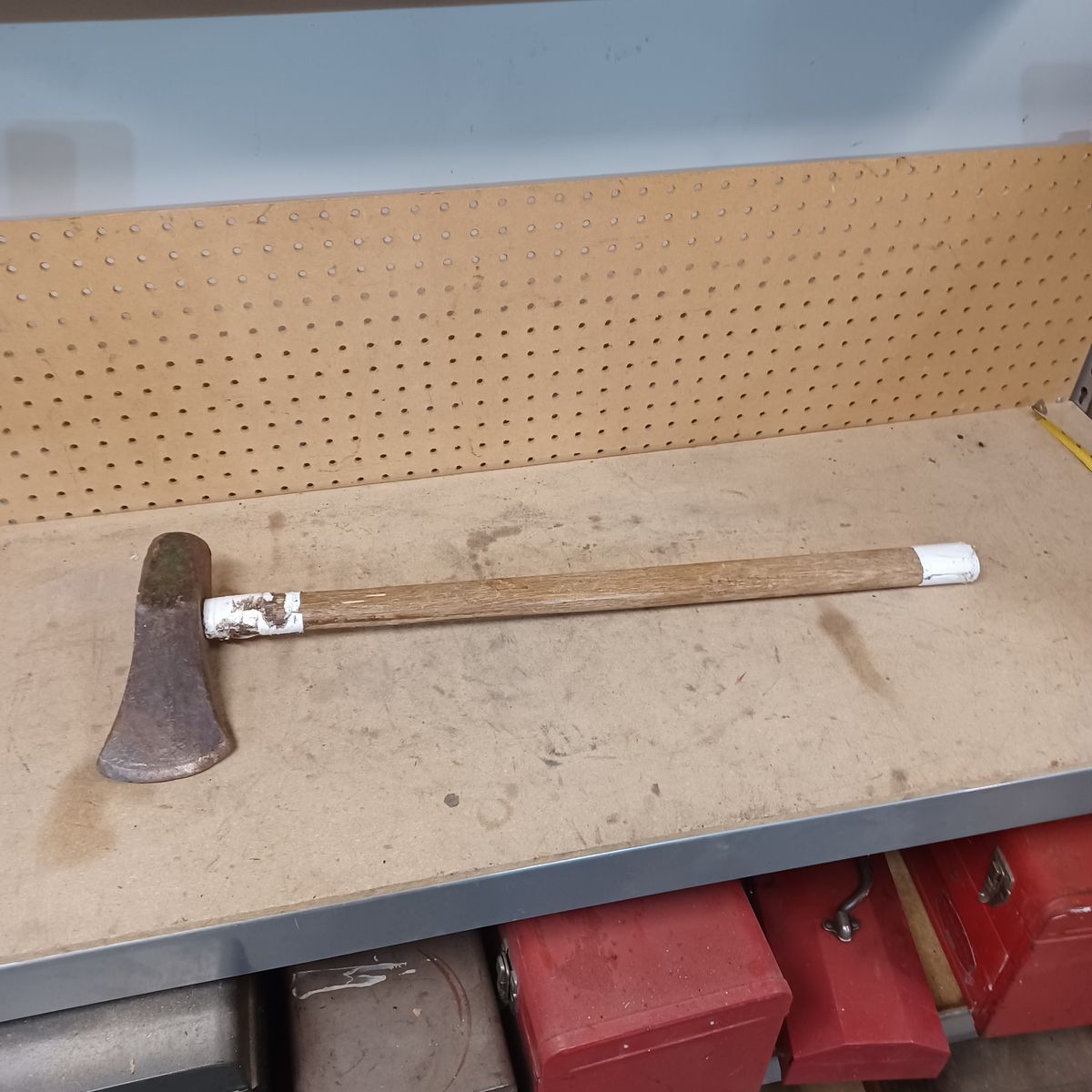 Wood splitting maul
