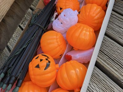Vintage Blow Mold Light Set Halloween Pumpkins Christmas Santa Yard Stakes