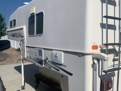 2000 Northern Lite classic 8.5 foot camper $12,500