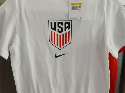 NWT Nike Men's USA Soccer Crest T-Shirt - White (USMNT) SMALL