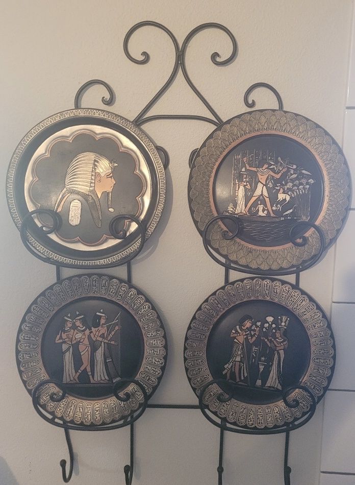 Vintage Egyptian Decor Plates Set on Metal Wall Rack - Pharaoh & Hieroglyphic Designs