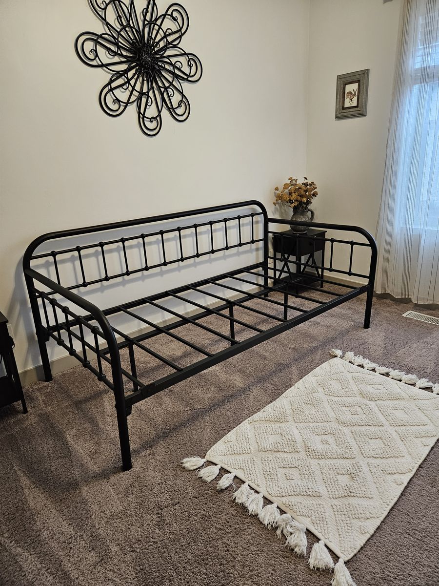 Beautiful Twin Daybed