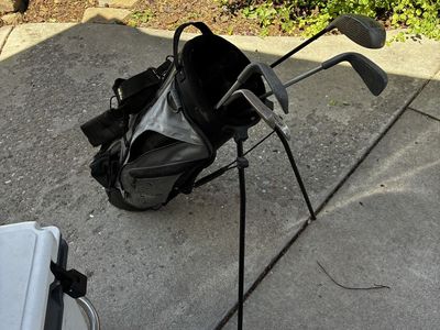Kids golf bag *FOR SALE* can’t get it to not say rent
