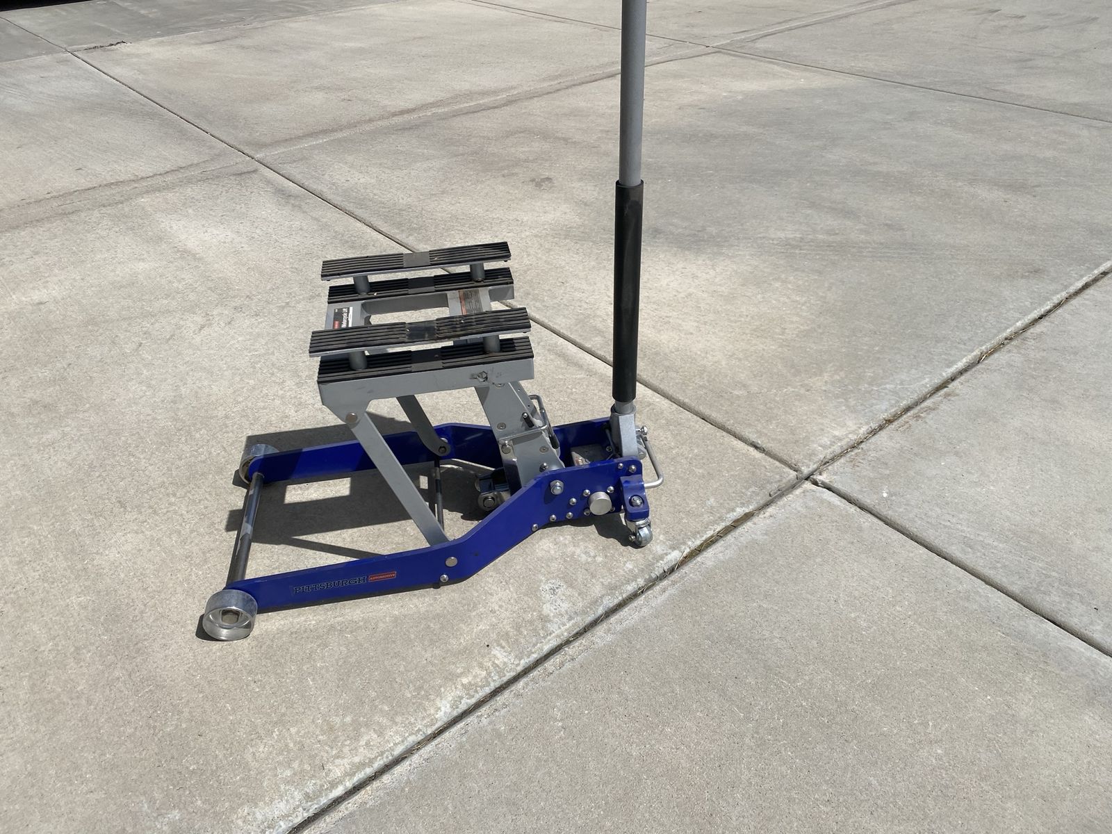 Pittsburgh 1500 lb Capacity ATV and Motorcycle Lift