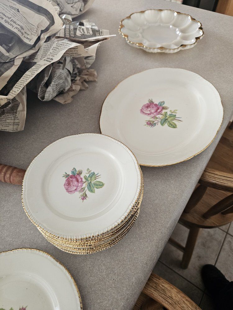 Vintage Homer Laughlin Cunningham & Pickett Calirose 22Kt Gold Trim Set China