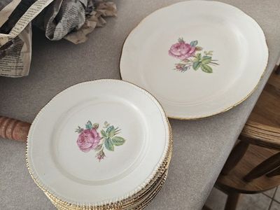 Vintage Homer Laughlin Cunningham & Pickett Calirose 22Kt Gold Trim Set China