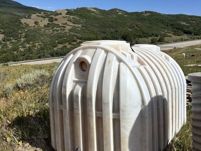 Large 1000 Gallon Capacity Cistern Tank - Durable Plastic Construction