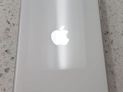 Iphone SE - 64GB - 3 GEN - Unlocked