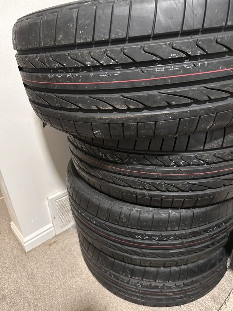 Bridgestone Dueler H/P Sport Tires
