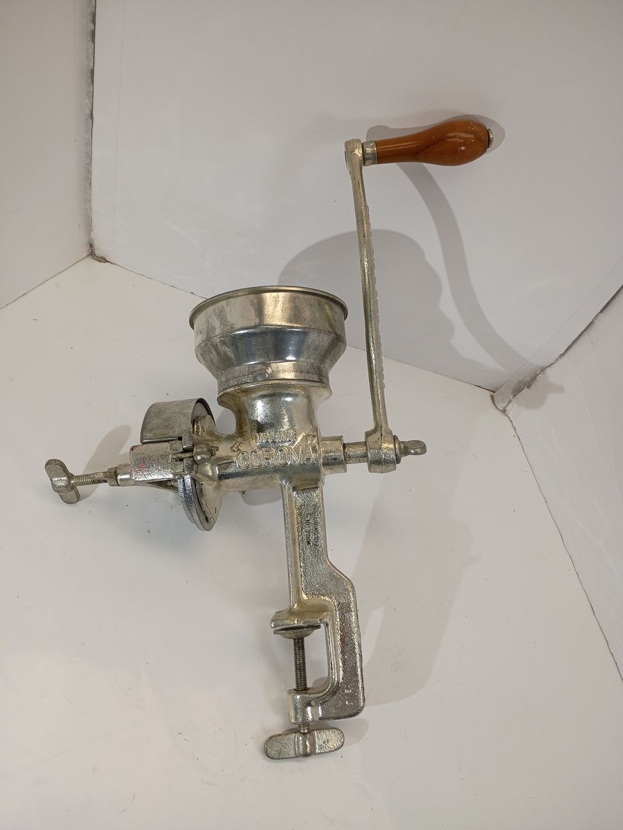 Corona Mill Grinder Manual Corn Rice Oats Soybeans Pepper Chickpeas Grains