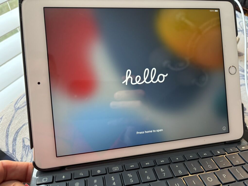 iPad Air 2 64GB Silver w Keyboard