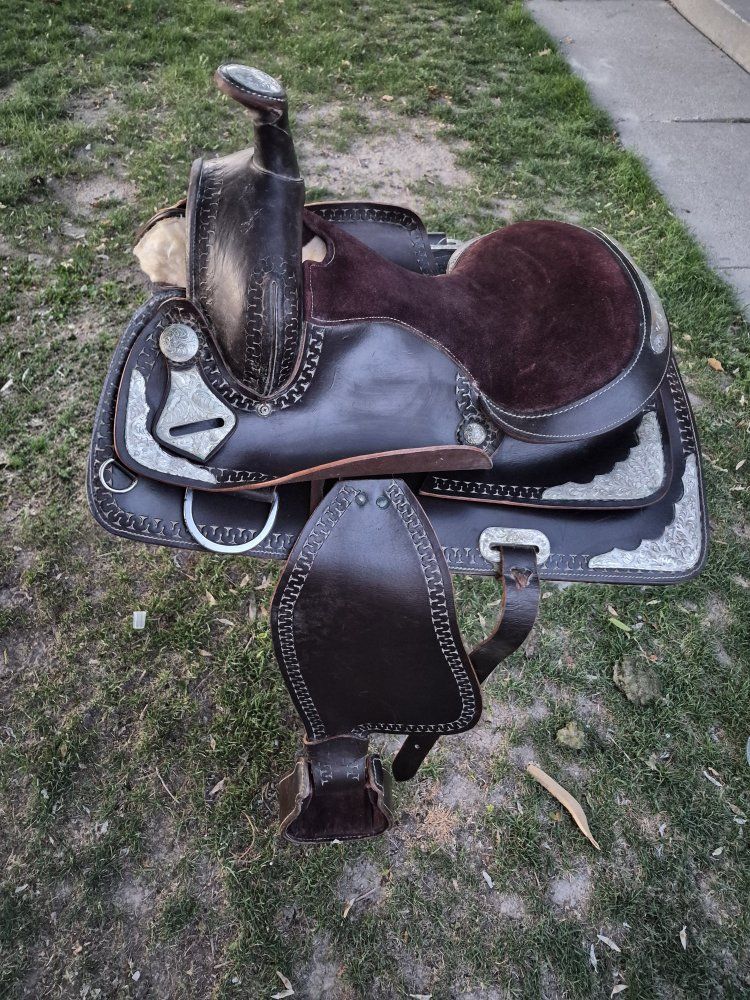 All round Western Leather Horse Saddle with Silver Accents