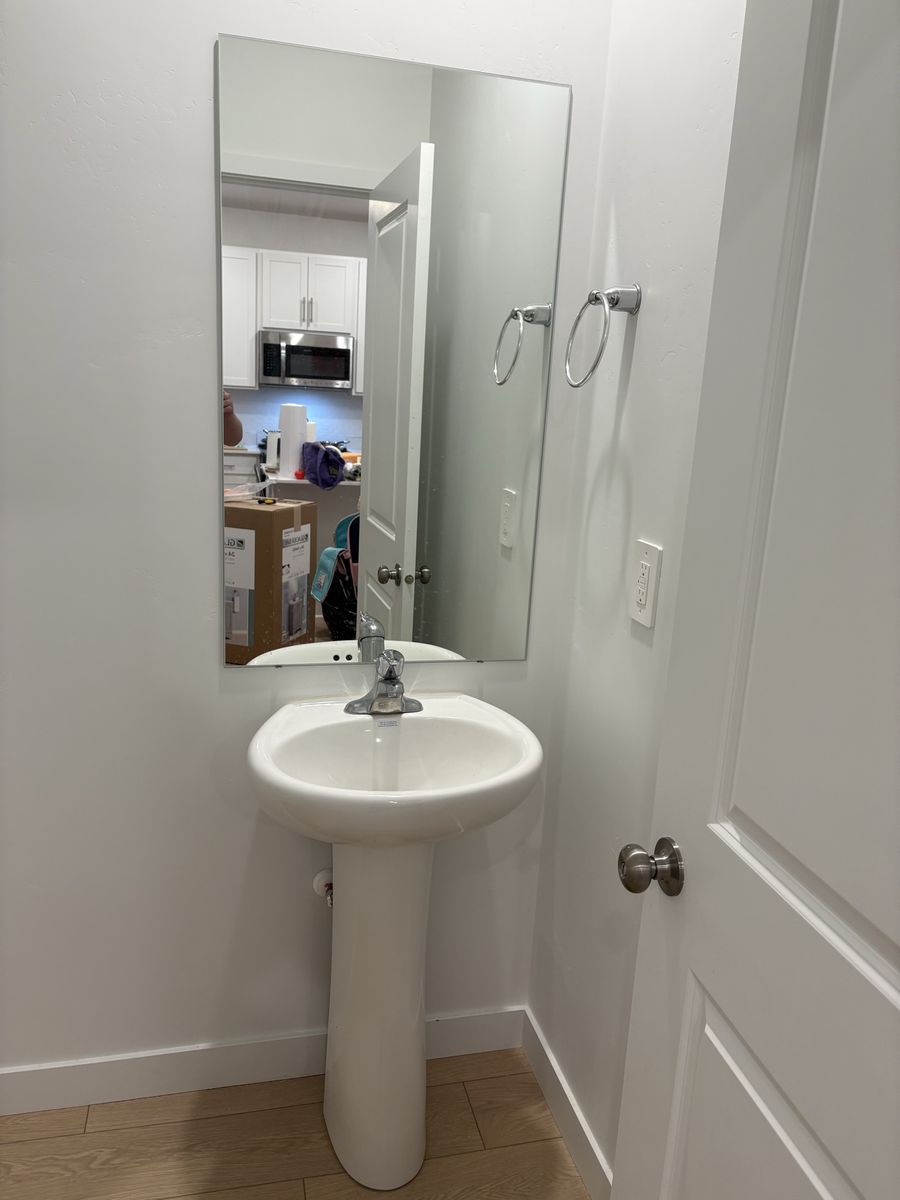 Pedestal Bathroom Sink + Mirror (Excellent Condition)