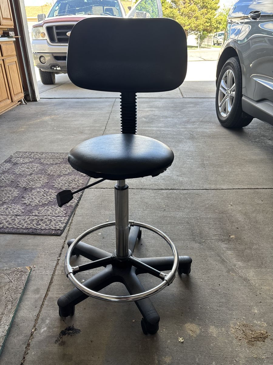 Salon Stool - Adjustable Black Multi Purpose Technician Stool