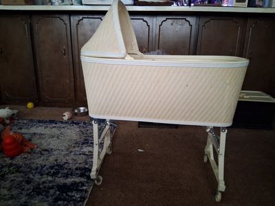 Vintage Baby Bassinet/Cradle with Folding Stand and Wheels