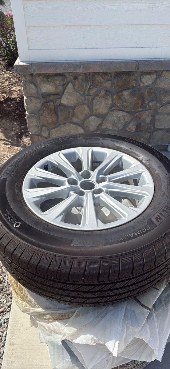 4 Michelin Primacy All Season Tires & OEM Toyota Rims - 255/65R18