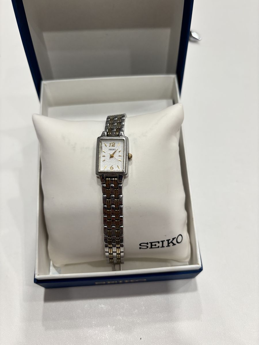 Vintage 1980's Ladies Seiko Watch