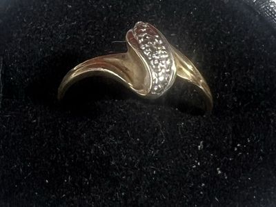 Elegant 10K Gold Nugget Accent Bypass Ring - Size 6