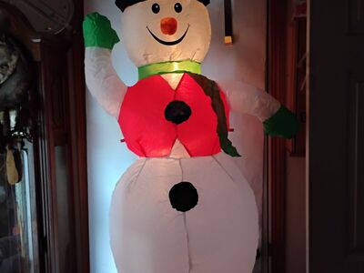 NIB Inflatable 4ft Snowman, Lighted