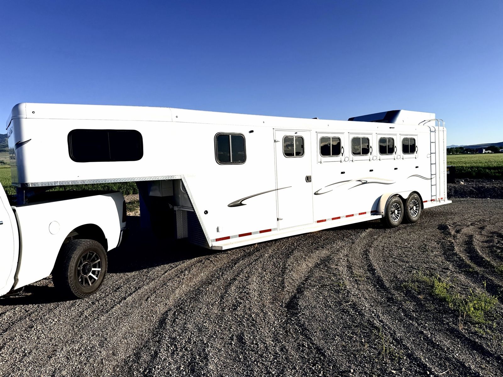 Trail West Classic Gooseneck 4 Horse Trailer 