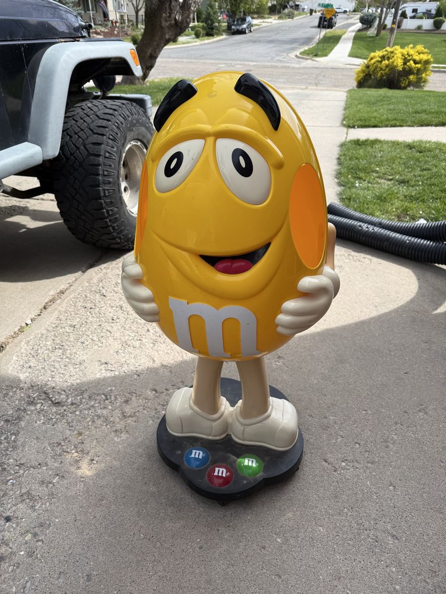 M & M  Store Display