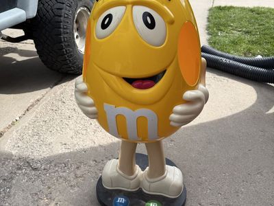 M & M Store Display