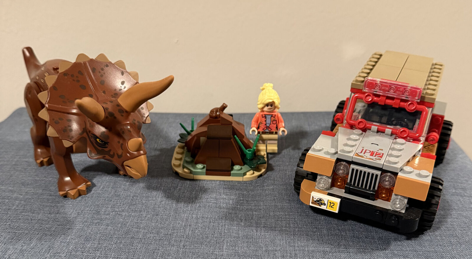 LEGO - Jurassic Park Triceratops Research