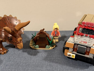 LEGO - Jurassic Park Triceratops Research