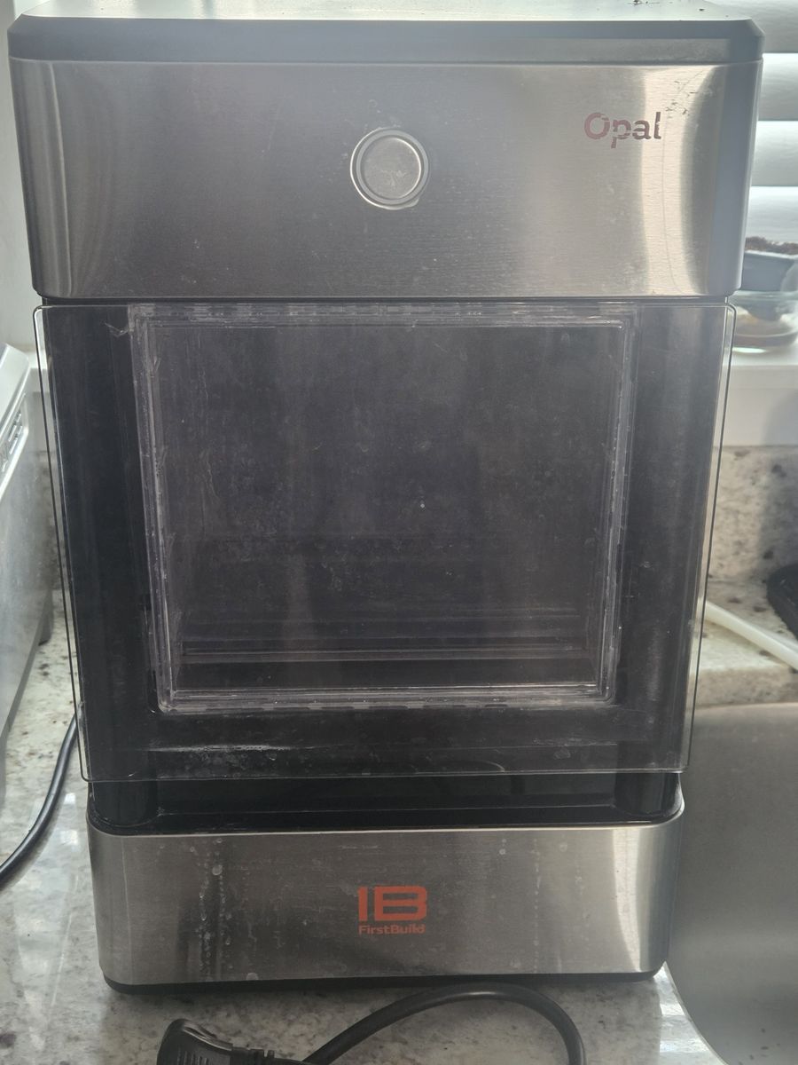OPAL018 COUNTER ICE MAKER NUGGET' Produces soft, chewable ice nugget, Previously own. Checked working condition'