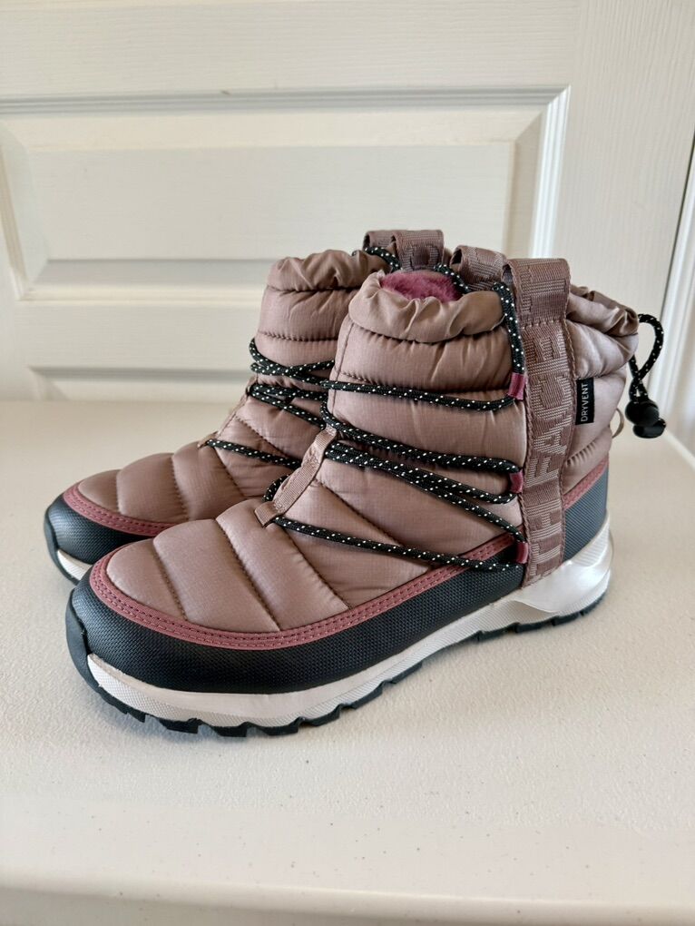Womens 10 The North Face Thermoball Winter Boots