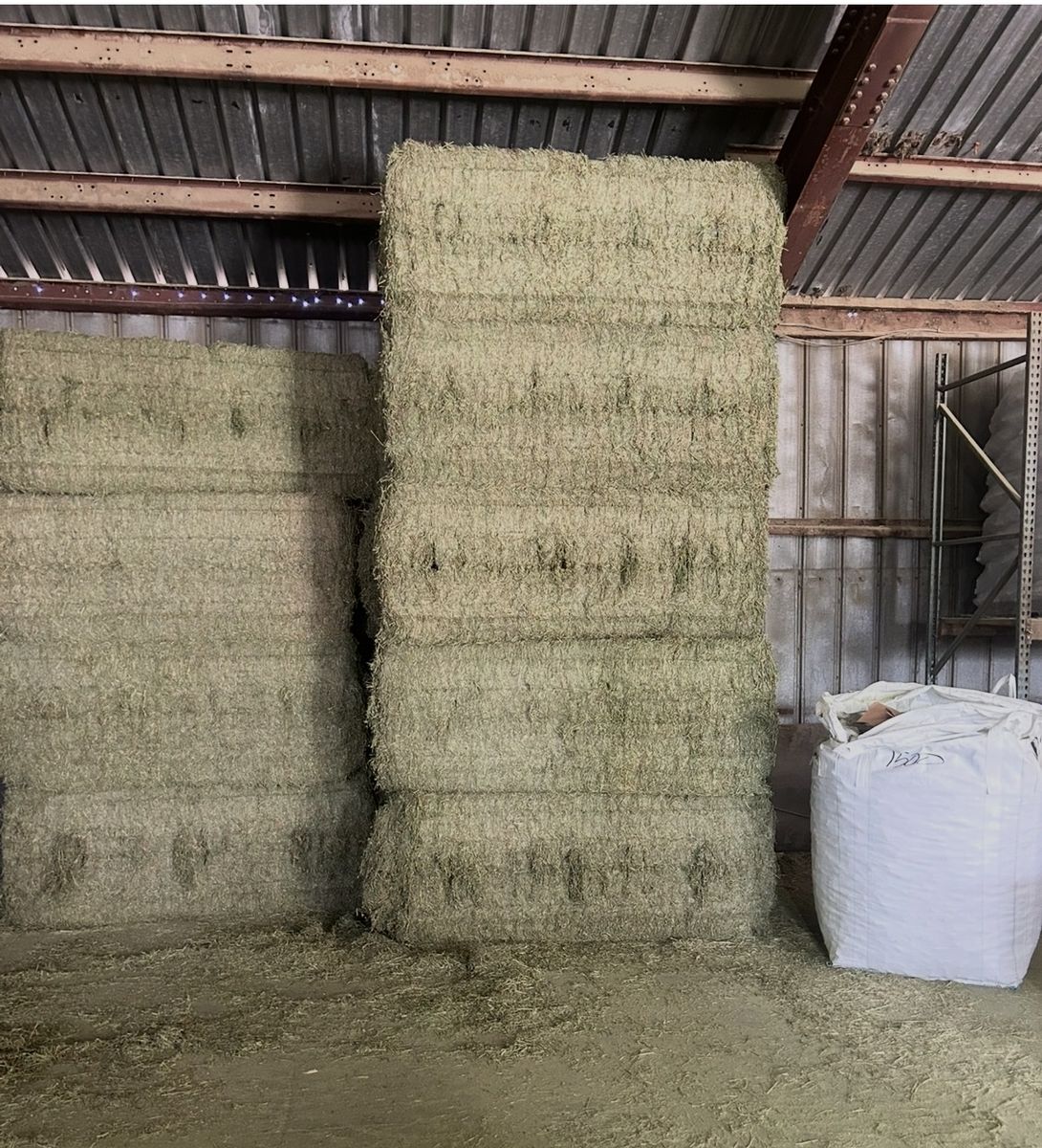 Hay bales 3x3x8 alfalfa